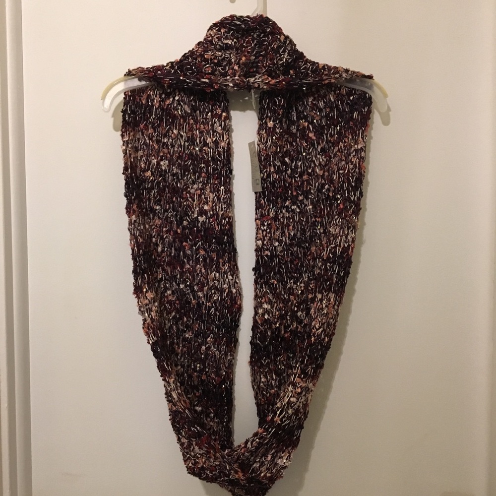 Infinity Loop Women’s Scarf - Picture 2 of 3
